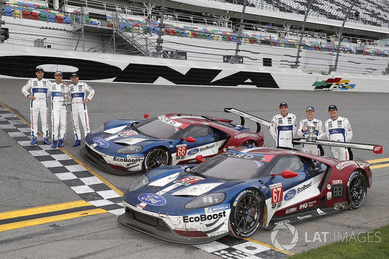 #66 Chip Ganassi Racing Ford GT, GTLM: Dirk Müller, Joey Hand, Sébastien Bourdais, #67 Chip Ganassi Racing Ford GT, GTLM: Ryan Briscoe, Richard Westbrook, Scott Dixon celebrate their 1-2 finish