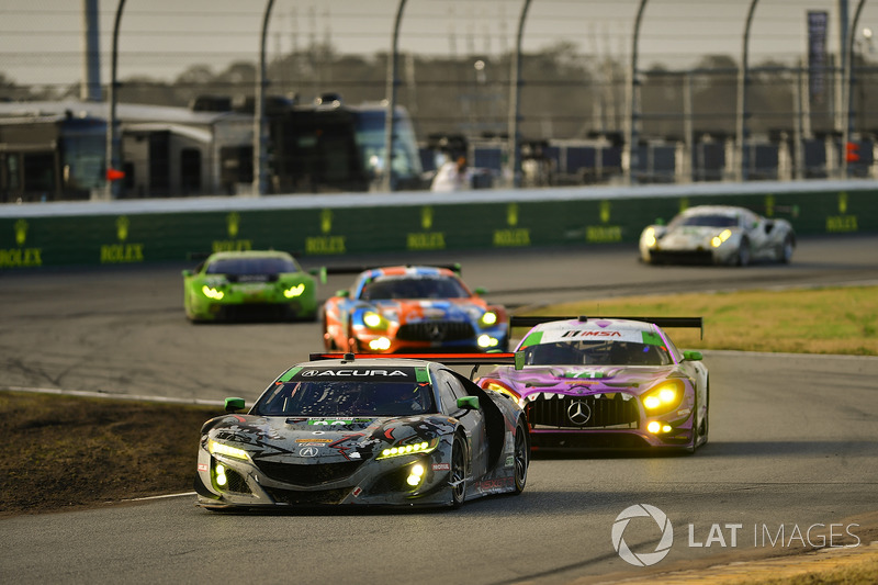 #86 Michael Shank Racing Acura NSX, GTD: Katherine Legge, Alvaro Parente, Trent Hindman, A.J. Allmendinger