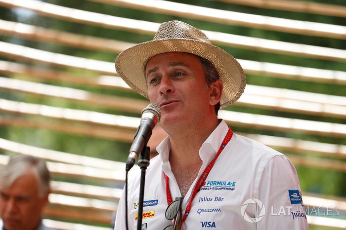 Alejandro Agag, CEO de Fórmula E en la Ceremonia de Inauguración del stand de E-Village de Ciudad de Chile