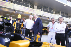 Советник Renault Sport F1 Team Ален Прост и бывший король Испании Хуан Карлос
