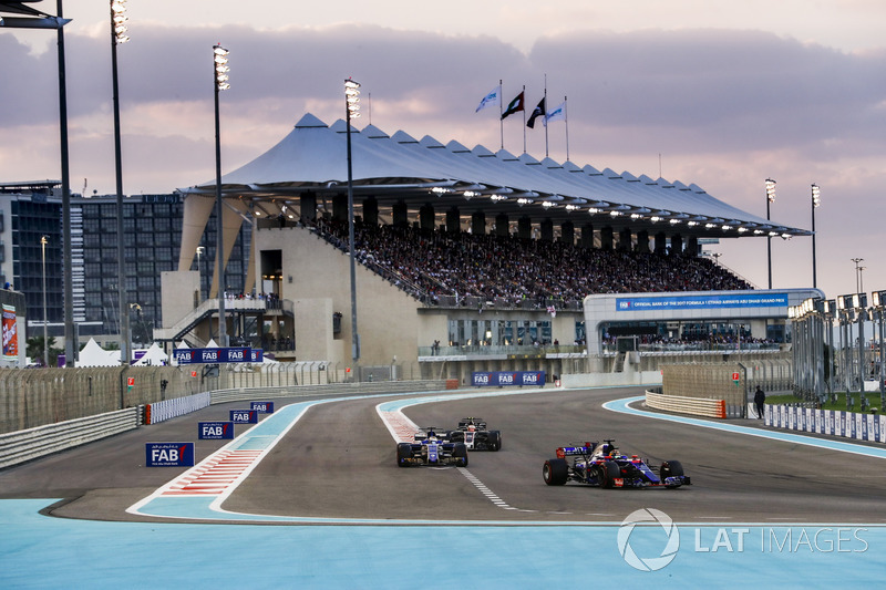 Brendon Hartley, Scuderia Toro Rosso STR12, Marcus Ericsson, Sauber C36, Kevin Magnussen, Haas F1 Team VF-17