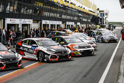 James Thompson, ALL-INKL.COM Münnich Motorsport Honda Civic Type R TCR, Rob Huff, Sébastien Loeb Racing Volkswagen Golf GTI TCR