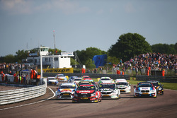 Start of the race - Adam Morgan, Cicely Racing Mercades A-Class leads