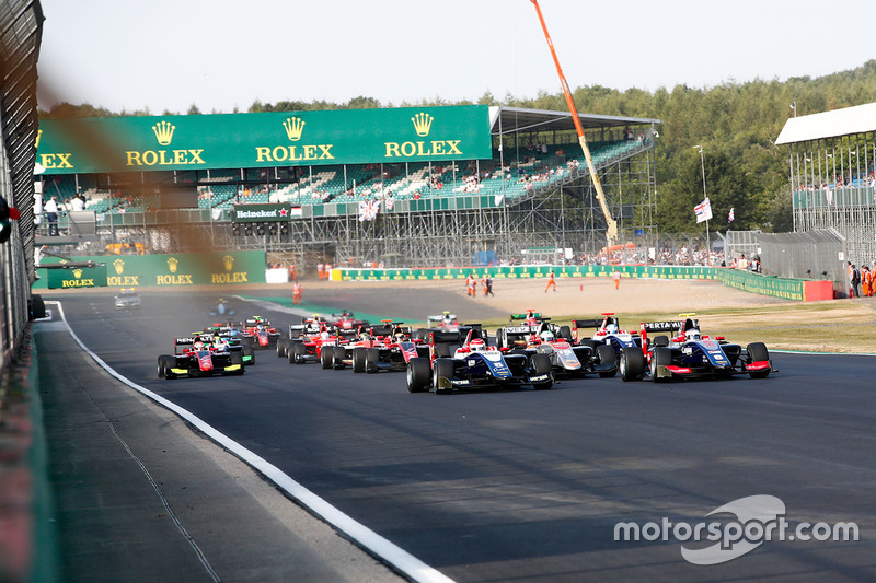 Pedro Piquet a pris l'avantage sur Giuliano Alesi dès le départ de la Course 2