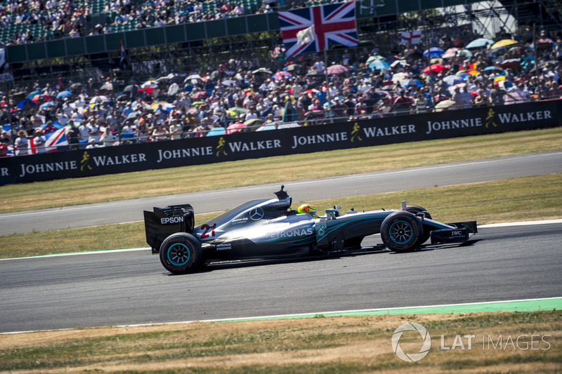 Mercedes-Benz F1 W07 Hybrid lors de la parade des 70 ans du circuit de Silverstone