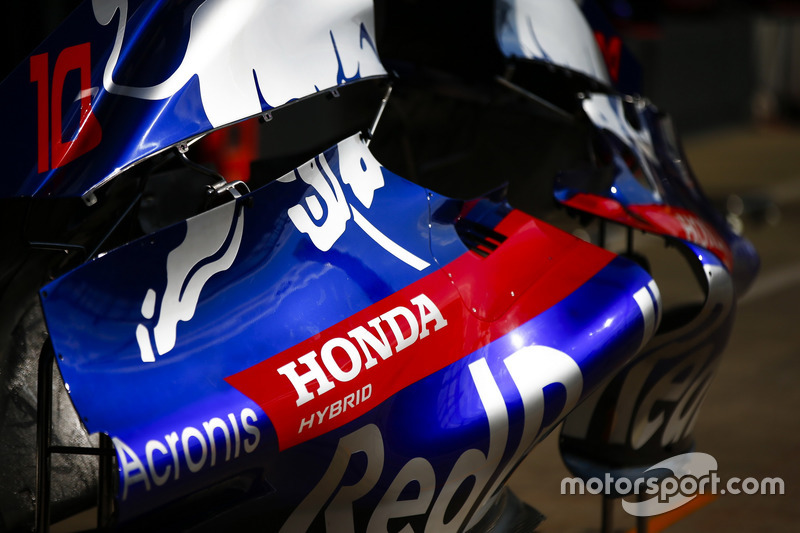 Honda logo on a Toro Rosso STR13