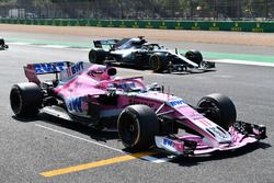 Sergio Perez, Force India VJM11 stops on the grid for practice start