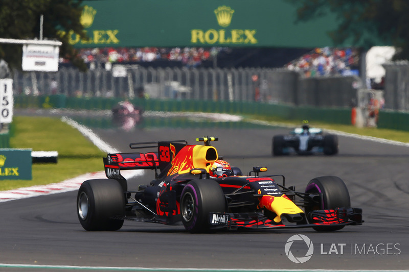 Max Verstappen, Red Bull Racing RB13, Valtteri Bottas, Mercedes AMG F1 W08