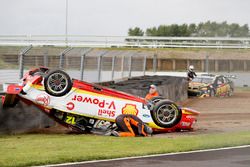 Fabian Coulthard, Team Penske Ford, David Reynolds, Erebus Motorsport Holden crash