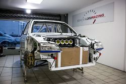 La Peugeot 306 Maxi en phase d'assemblage dans les ateliers du Sébastien Loeb Racing