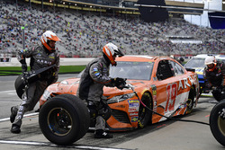 Daniel Suarez, Joe Gibbs Racing, ARRIS Toyota Camry pits