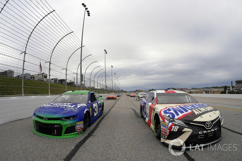 Pace-Laps: Kyle Busch, Joe Gibbs Racing Toyota Camry, Ryan Newman, Richard Childress Racing Chevrole