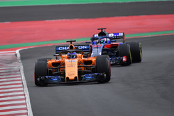 Fernando Alonso, McLaren MCL33 leads Pierre Gasly, Scuderia Toro Rosso STR13