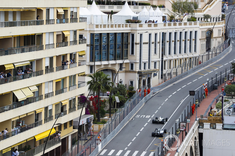 Keke Rosberg devant son fils Nico Rosberg lors de tours de démonstration à Monaco