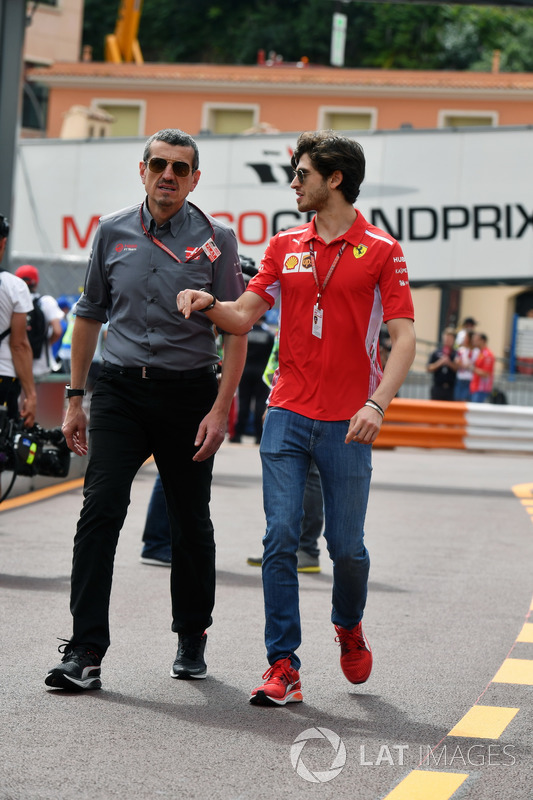 Guenther Steiner, Haas F1 Team Principal and Antonio Giovinazzi, Ferrari Test Driver