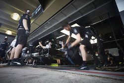 Engineers prepare to send Lewis Hamilton, Mercedes AMG F1 W08, out for his first run in Q1