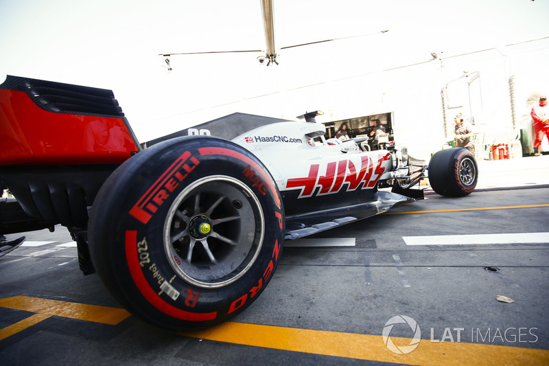 Kevin Magnussen, Haas F1 Team VF-18 Ferrari, leaves the garage