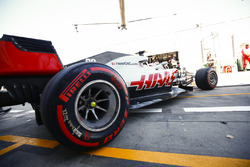 Kevin Magnussen, Haas F1 Team VF-18 Ferrari, leaves the garage