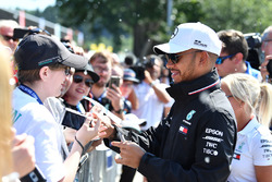 Lewis Hamilton, Mercedes-AMG F1 signs autographs for the fans