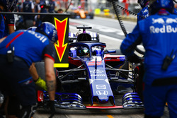 Brendon Hartley, Toro Rosso STR13, en los pits durante la práctica
