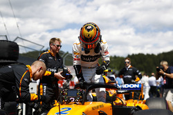 Stoffel Vandoorne, McLaren, arrives on the grid