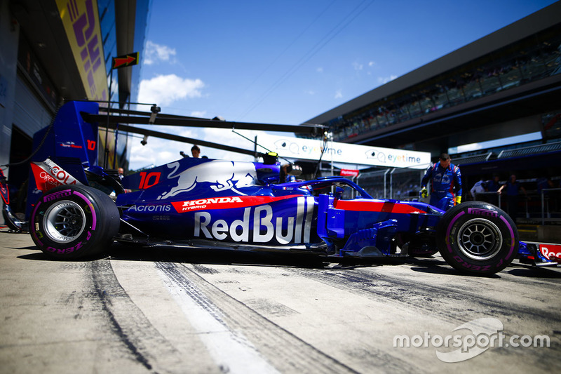 Pierre Gasly, Toro Rosso STR13, en route vers la grille