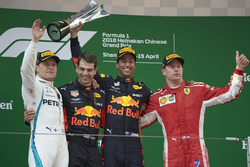 Podium: race winner Daniel Ricciardo, Red Bull Racing, second place Valtteri Bottas, Mercedes-AMG F1, third place Kimi Raikkonen, Ferrari, Chris Gent, race engineer
