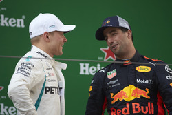 Победитель Даниэль Риккардо, Red Bull Racing, второе место – Валттери Боттас, Mercedes AMG F1