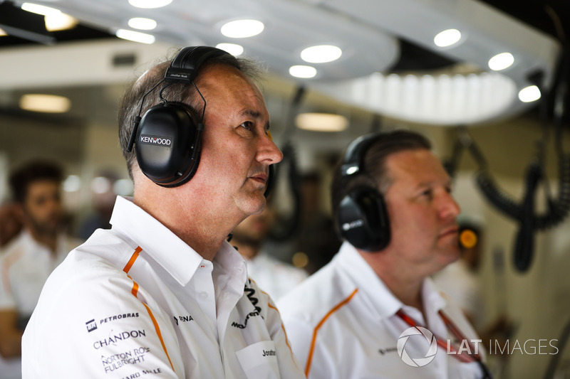 Управляющий директор McLaren Джонатан Нил и исполнительный директор Зак Браун