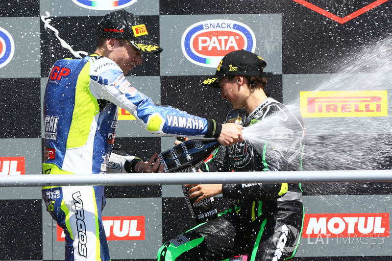 Podium: Ganadora, Ana Carrasco, tercer lugar, Kevin Sabatucci