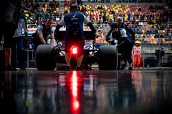 Sergey Sirotkin, Williams FW41 Mercedes, is returned to the garage