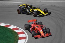 Sebastian Vettel, Ferrari SF71H et Nico Hulkenberg, Renault Sport F1 Team R.S. 18