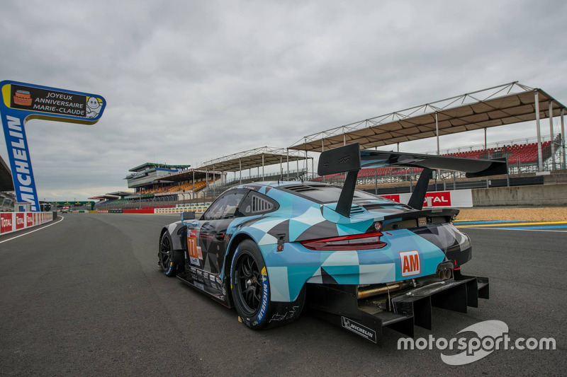 #77 Proton Competition Porsche 911 RSR