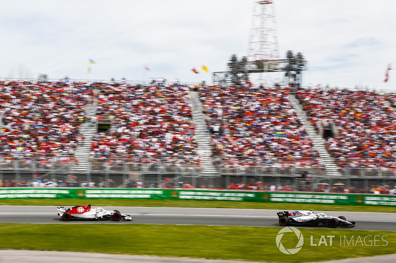 Sergey Sirotkin, Williams FW41, devant Marcus Ericsson, Sauber C37