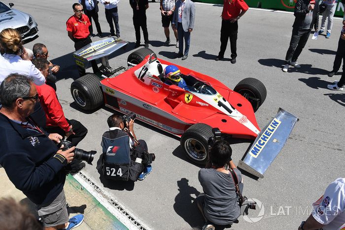 Jacques Villeneuve, conduce el Ferrari 312T3 en el cual su padre ganó el GP de Canadá de 1978
