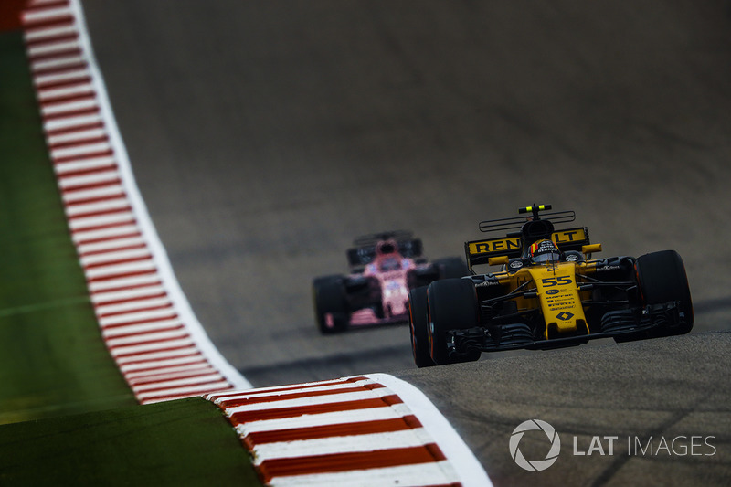 Carlos Sainz Jr., Renault Sport F1 Team RS17, Sergio Perez, Sahara Force India F1 VJM10