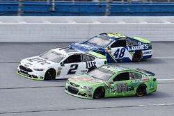 Brad Keselowski, Team Penske Ford, Dale Earnhardt Jr., Hendrick Motorsports Chevrolet, Jimmie Johnso