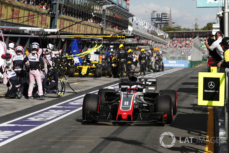 Romain Grosjean, Haas F1 Team VF-18 Ferrari, Nico Hulkenberg, Renault Sport F1 Team R.S. 18, dans les stands