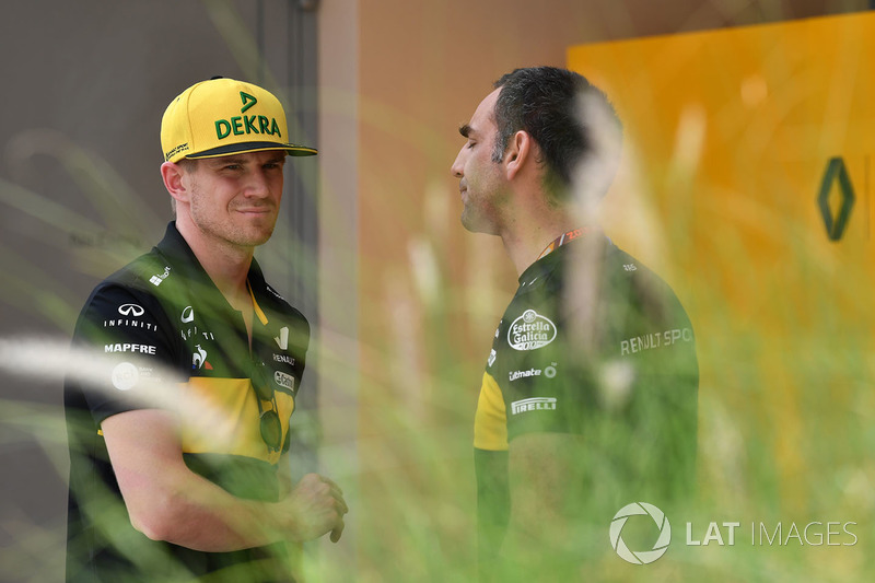 Nico Hulkenberg, Renault Sport F1 Team dan Cyril Abiteboul, Managing Director Renault Sport F1