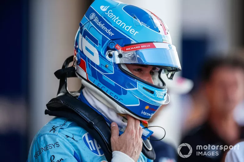 Charles Leclerc, Scuderia Ferrari, au Parc Ferme après la qualification sprint 