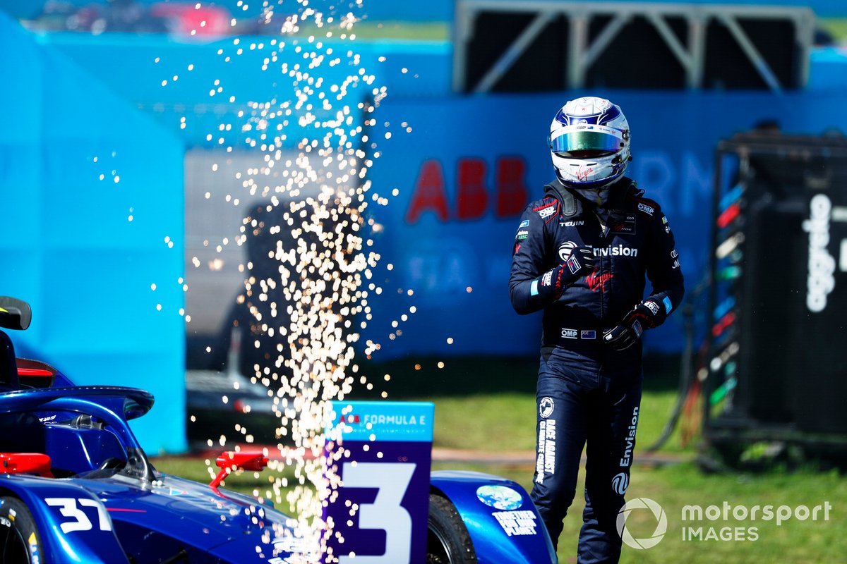 Tercer lugar Nick Cassidy, Envision Virgin Racing, Audi e-tron FE07 llega al podio