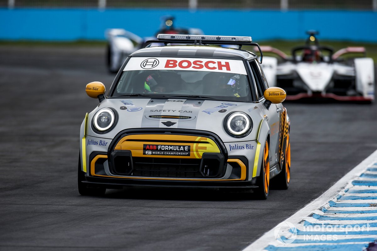 El Safety Car Pascal lidera a Wehrlein, Porsche, Porsche 99X Electric