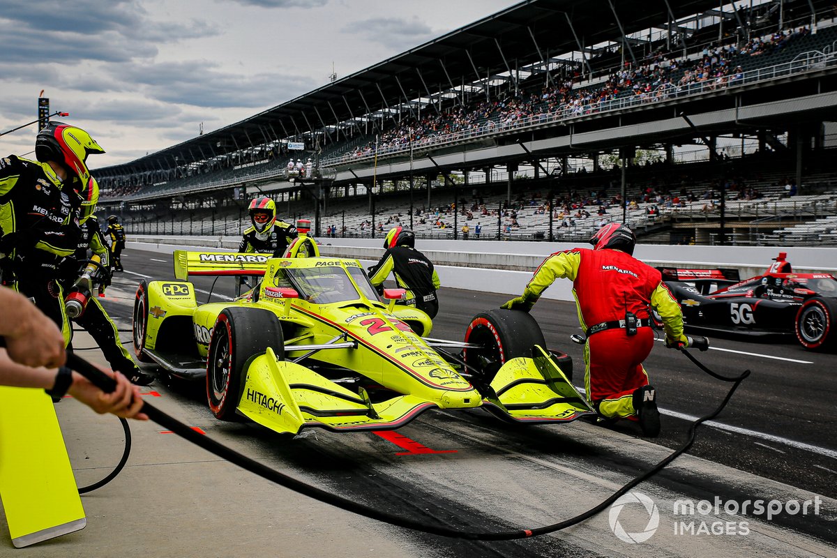 Simon Pagenaud, Team Penske Chevrolet pit stop