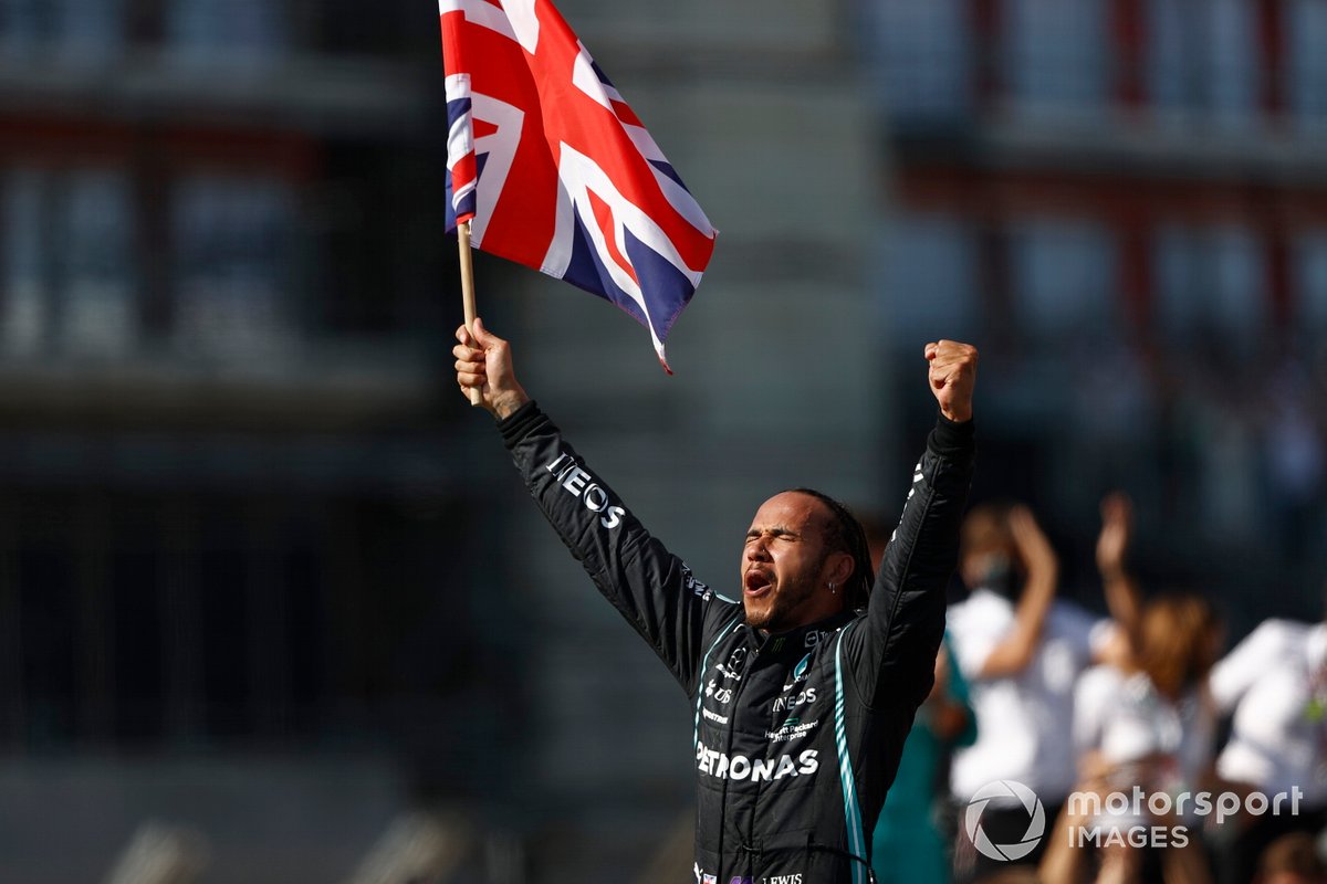Il vincitore della gara Lewis Hamilton, Mercedes