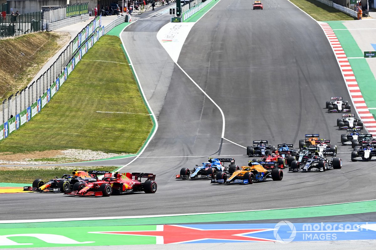 Sergio Pérez, Red Bull Racing RB16B, Carlos Sainz Jr., Ferrari SF21, Esteban Ocon, Alpine A521, Lando Norris, McLaren MCL35M