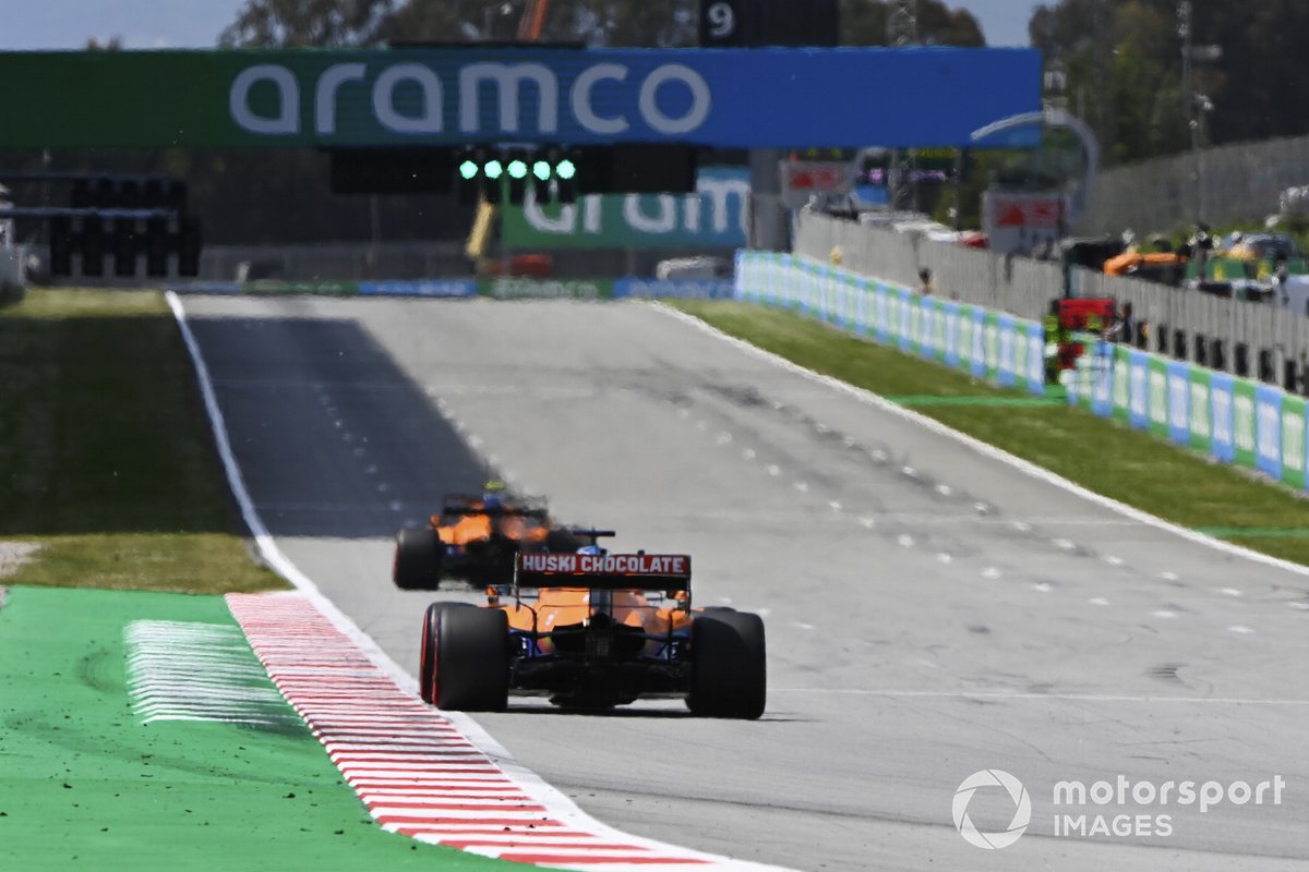 Lando Norris, McLaren MCL35M, Daniel Ricciardo, McLaren MCL35M