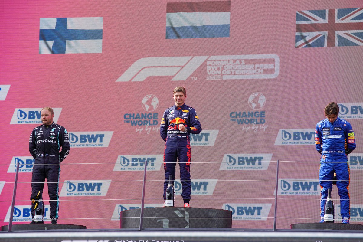 Podio: segundo lugar Valtteri Bottas, Mercedes, Toyoharu Tanabe, Director técnico F1 Honda, ganador Max Verstappen, Red Bull Racing , tercer lugar Lando Norris, McLaren
