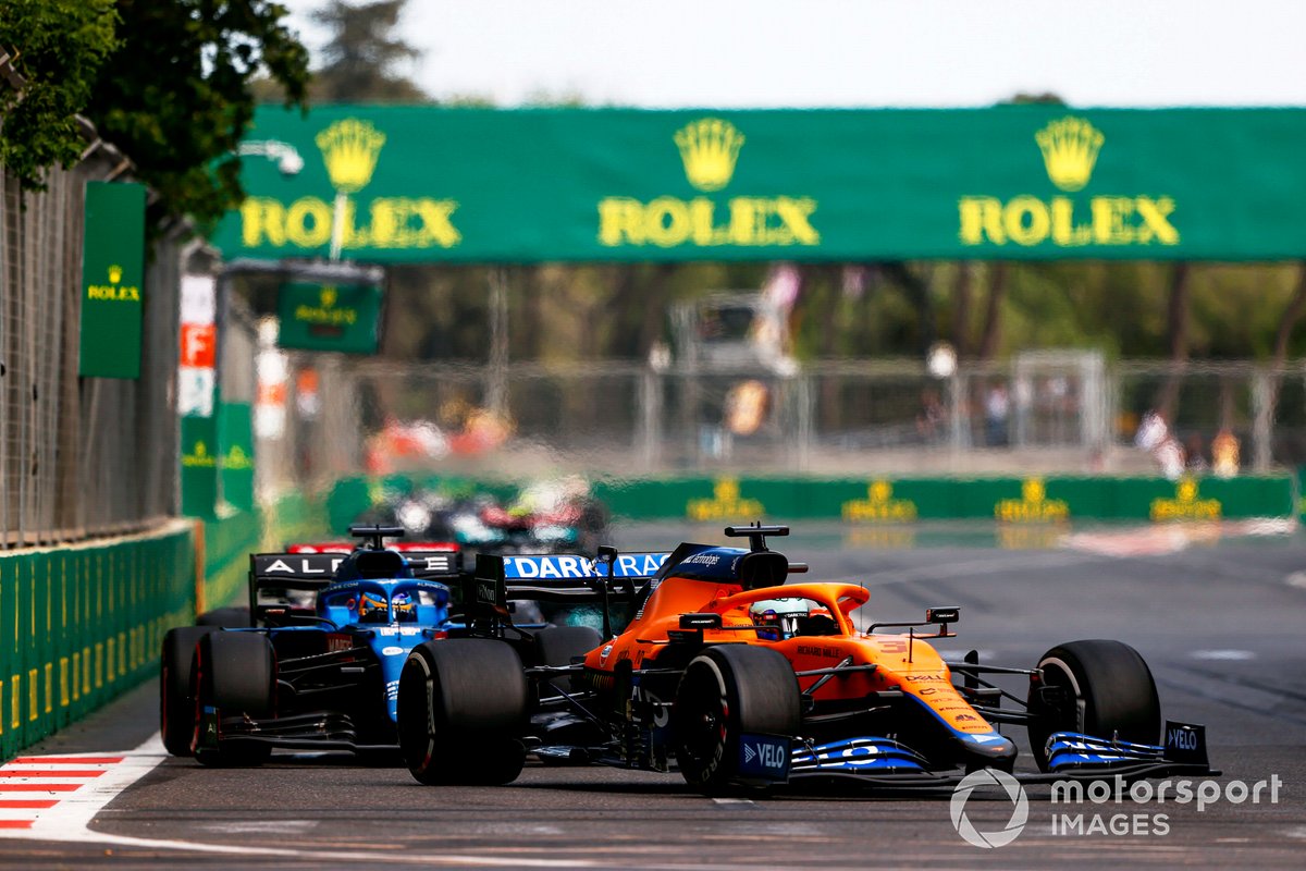 Daniel Ricciardo, McLaren MCL35M, Fernando Alonso, Alpine A521