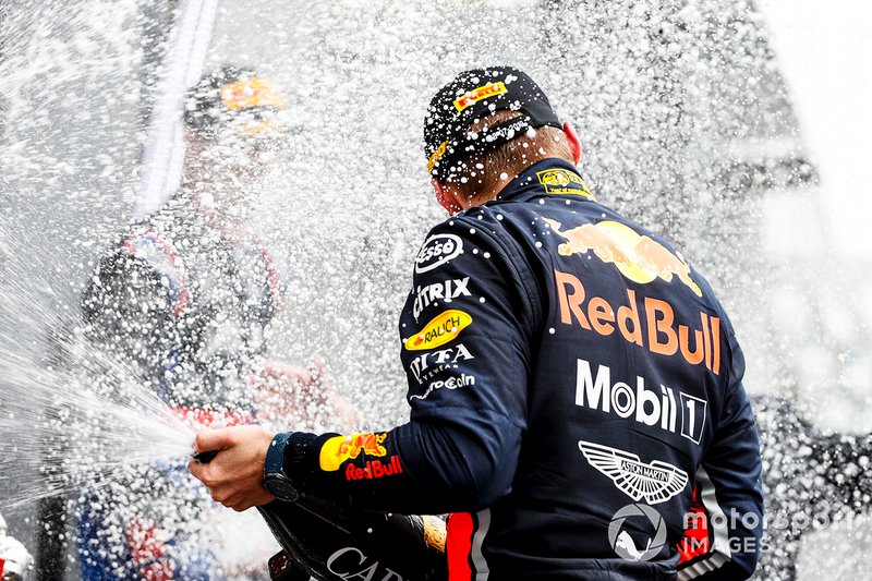 Podio: ganador de la carrera Max Verstappen, Red Bull Racing
