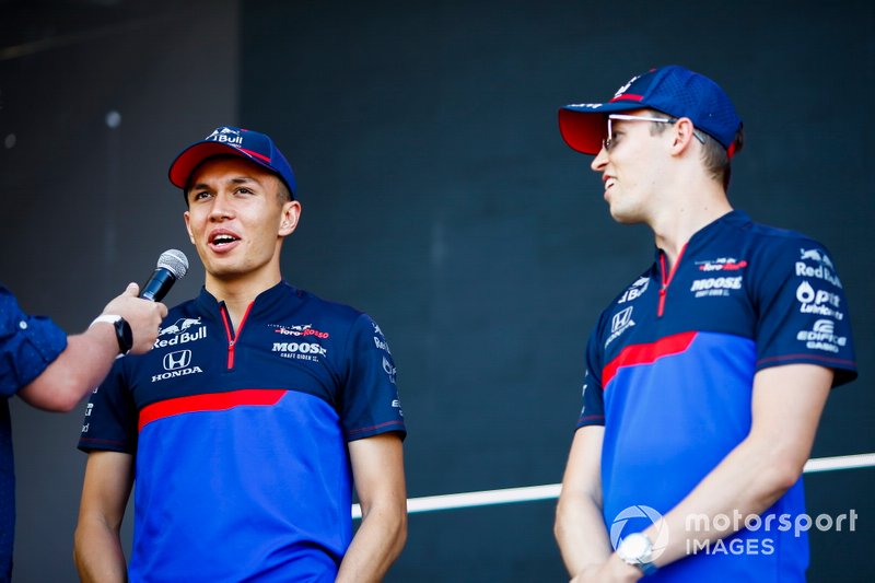 Alexander Albon, Toro Rosso e Daniil Kvyat, Toro Rosso sul palco nella fan zone